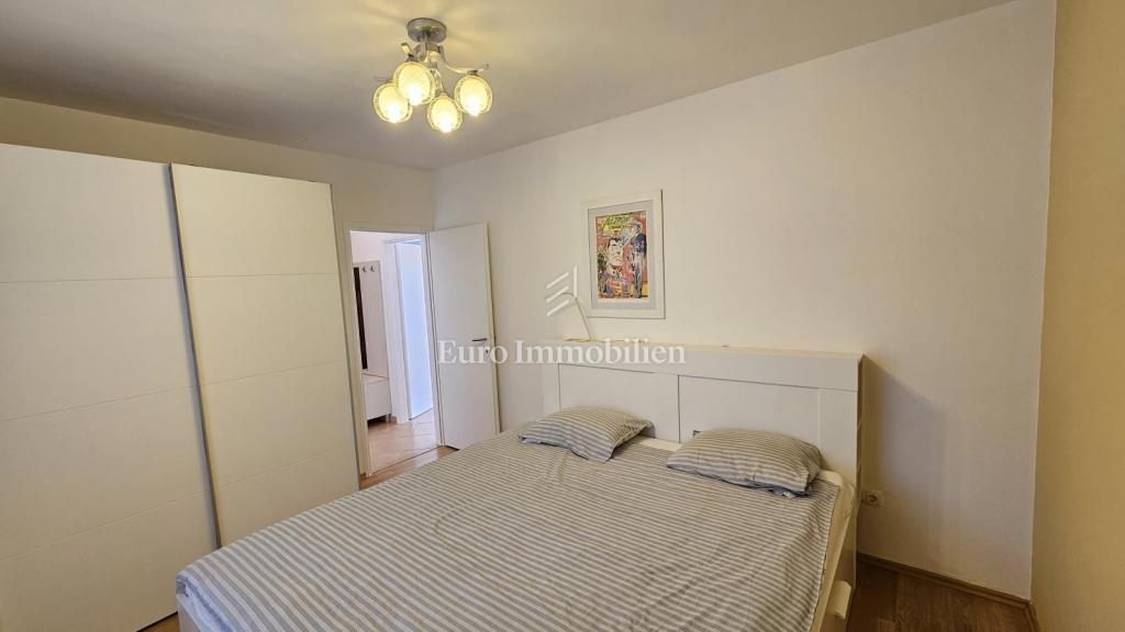 Apartma z 2 sobami, obdan z zelenjem