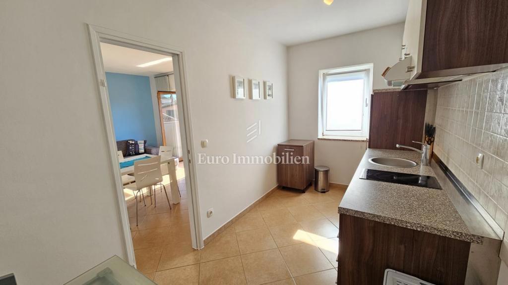Apartma z 2 sobami, obdan z zelenjem