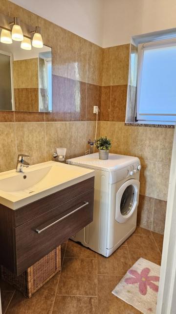 Apartma z 2 sobami, obdan z zelenjem