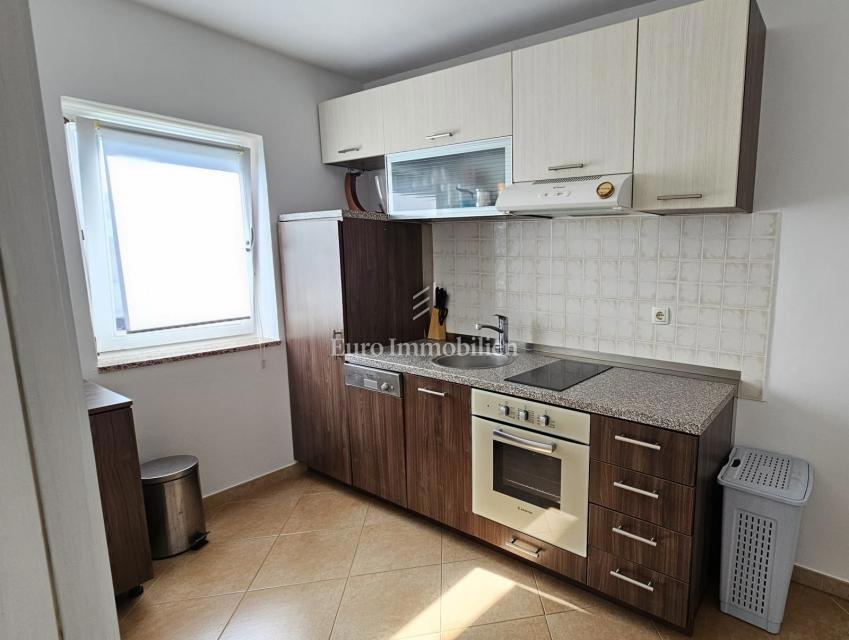 Apartma z 2 sobami, obdan z zelenjem