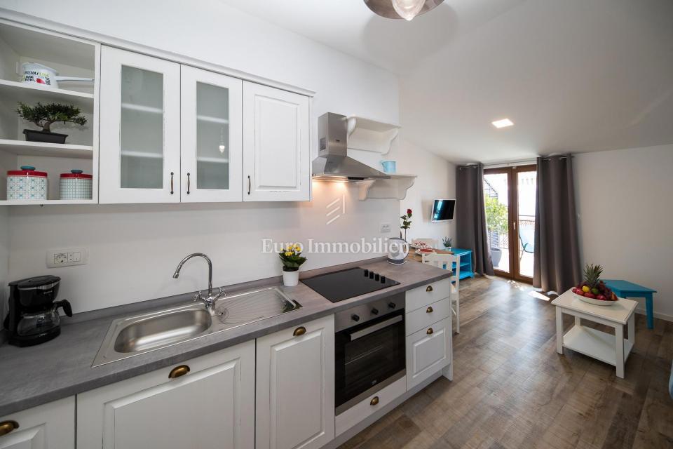 Crni mol apartma 50m od morja