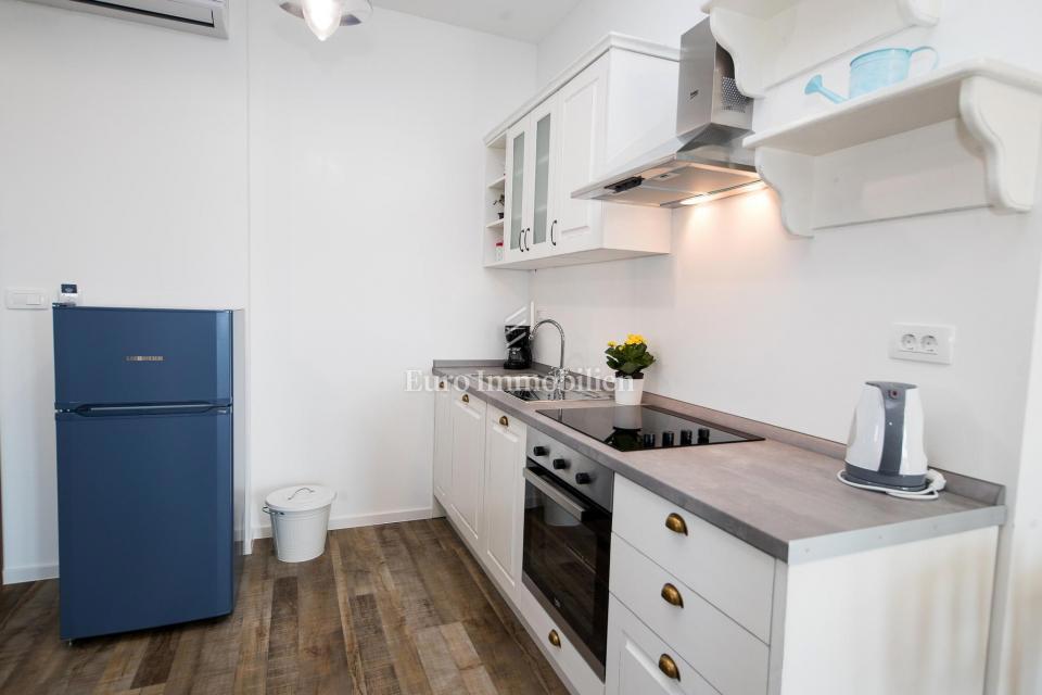 Crni mol apartma 50m od morja