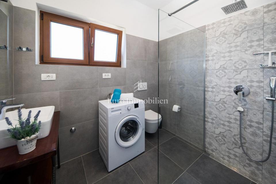 Crni mol apartma 50m od morja