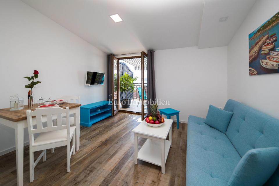 Crni mol apartma 50m od morja