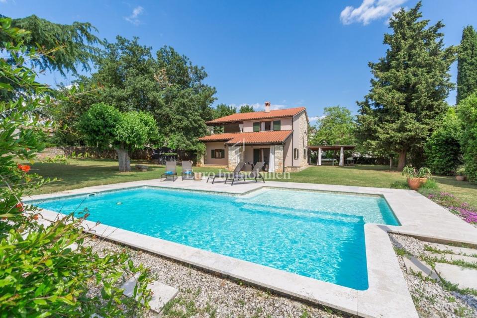 POREČ OKOLICA Kamnita vila z bazenom