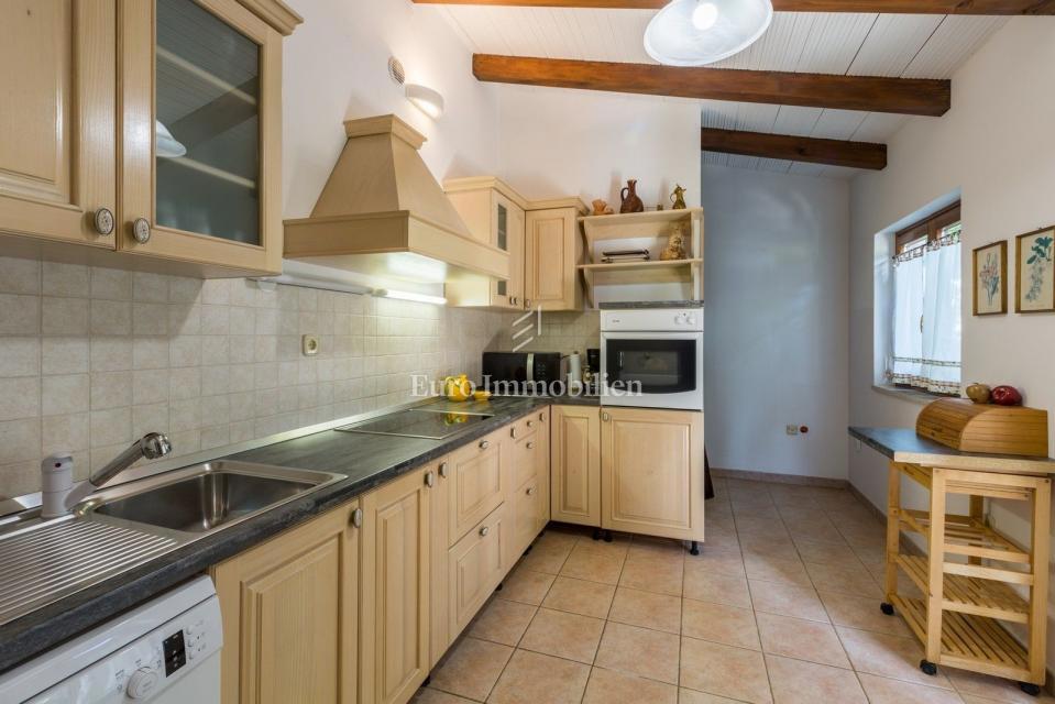POREČ OKOLICA Kamnita vila z bazenom