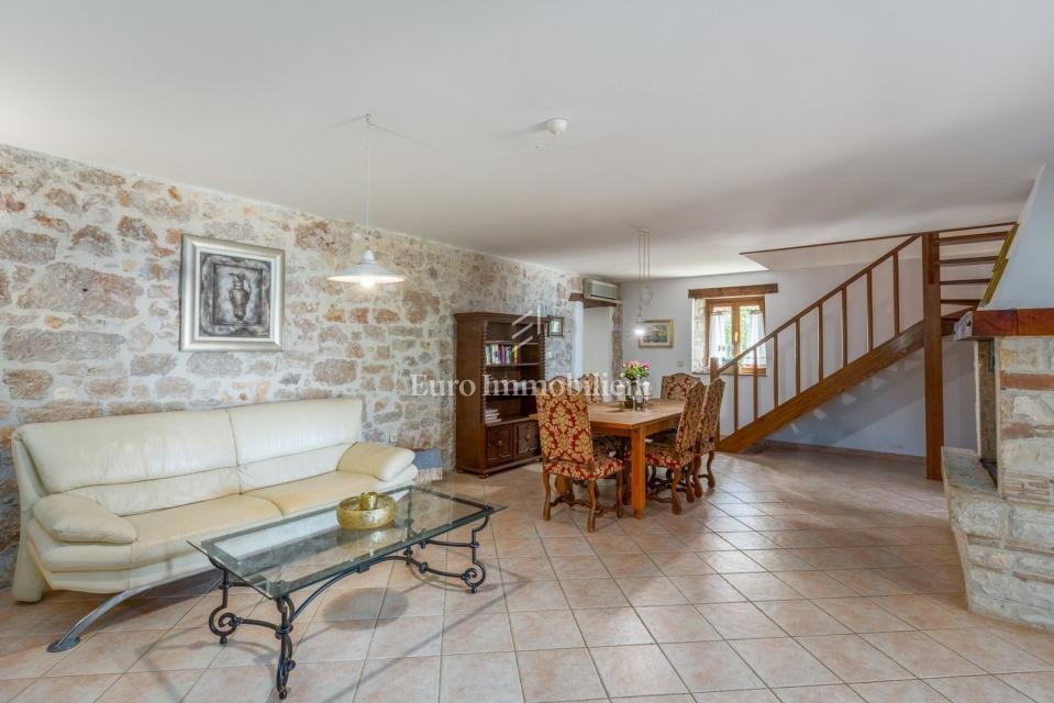 POREČ OKOLICA Kamnita vila z bazenom