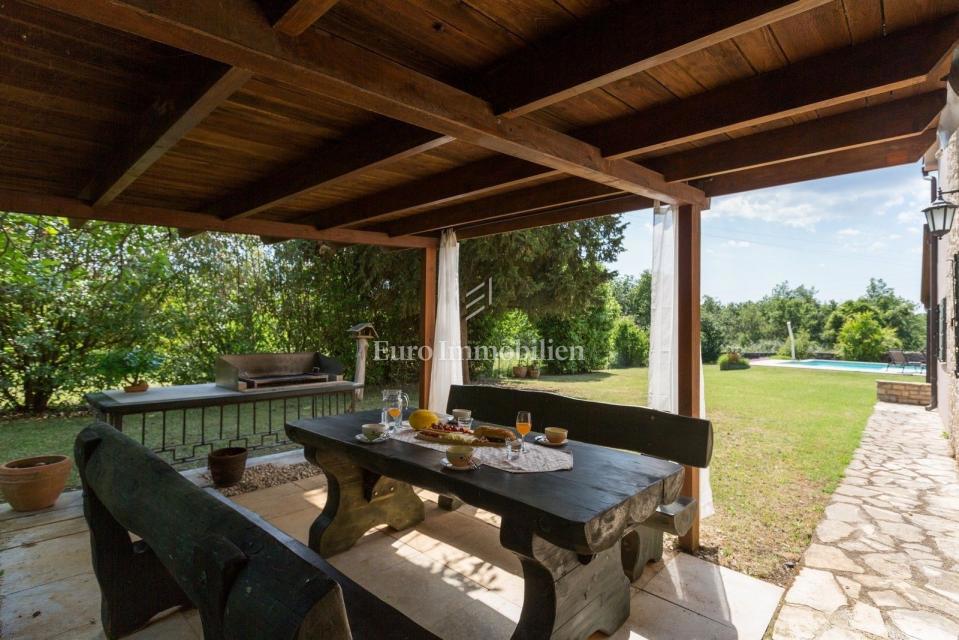 POREČ OKOLICA Kamnita vila z bazenom