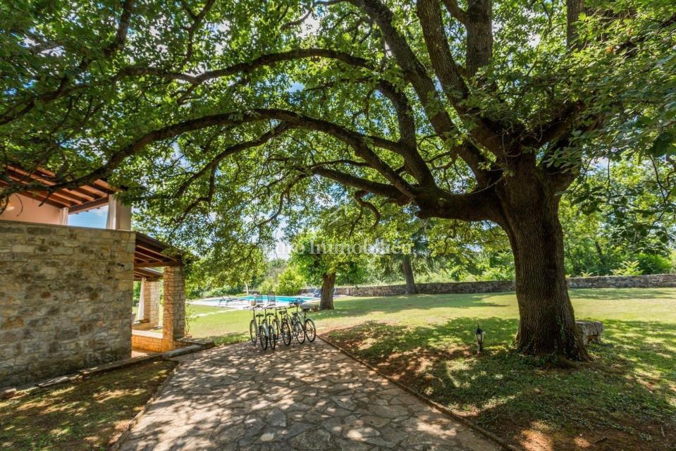 POREČ OKOLICA Kamnita vila z bazenom