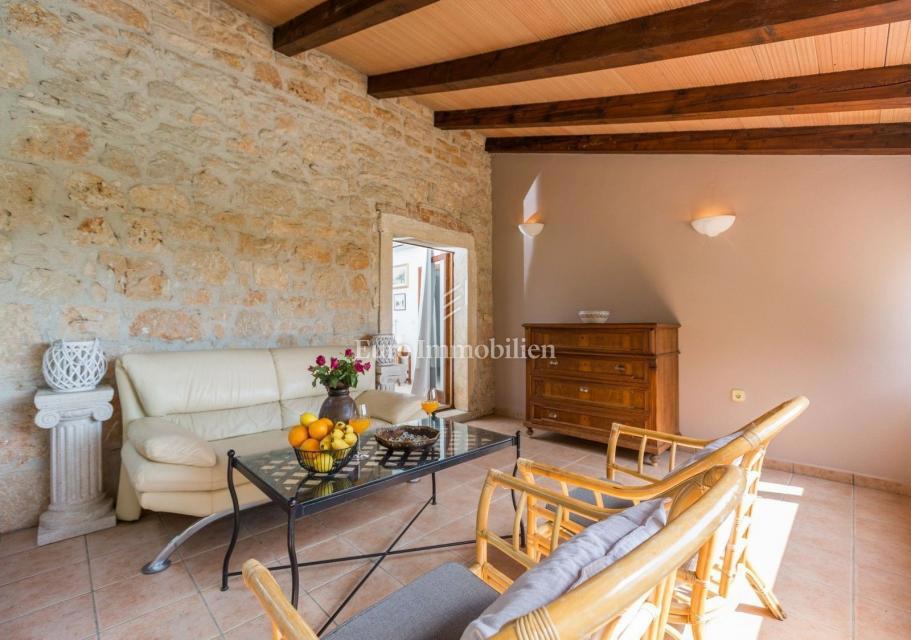 POREČ OKOLICA Kamnita vila z bazenom