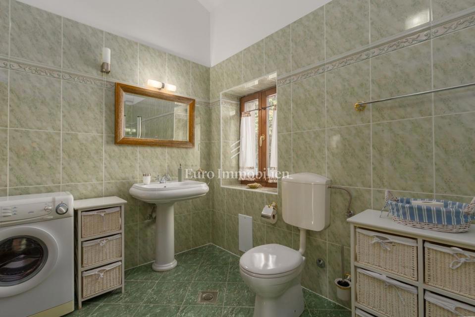 POREČ OKOLICA Kamnita vila z bazenom