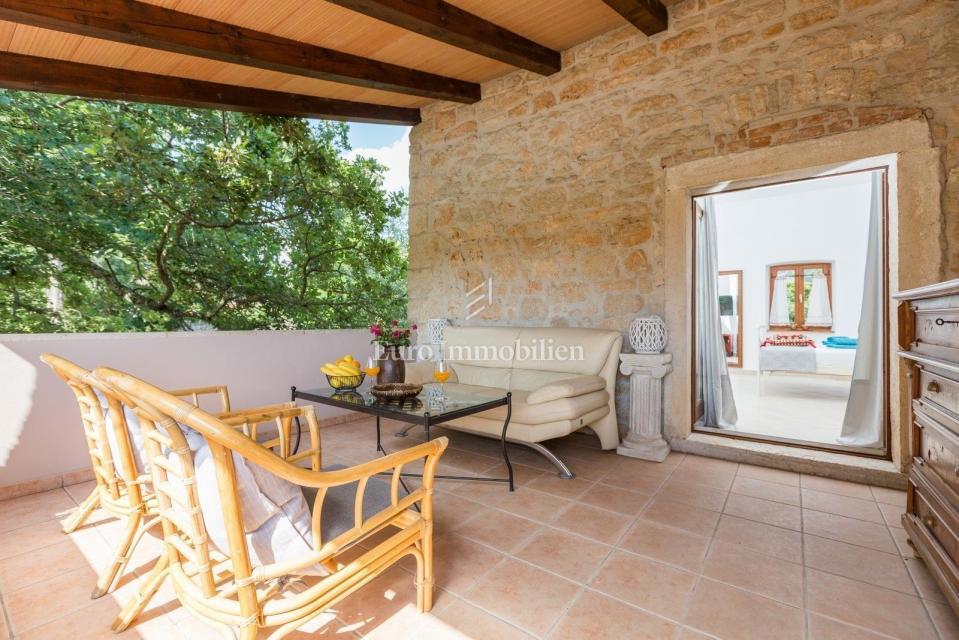 POREČ OKOLICA Kamnita vila z bazenom