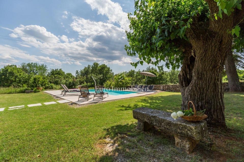POREČ OKOLICA Kamnita vila z bazenom