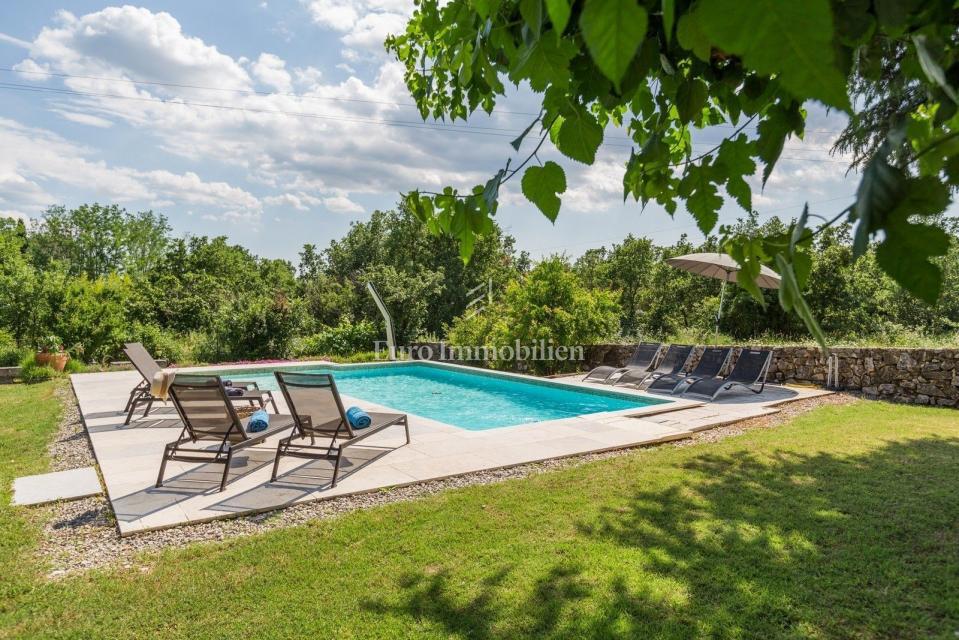 POREČ OKOLICA Kamnita vila z bazenom