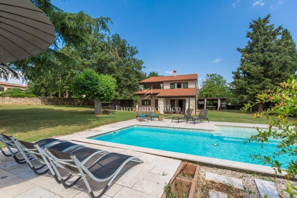 POREČ OKOLICA Kamnita vila z bazenom