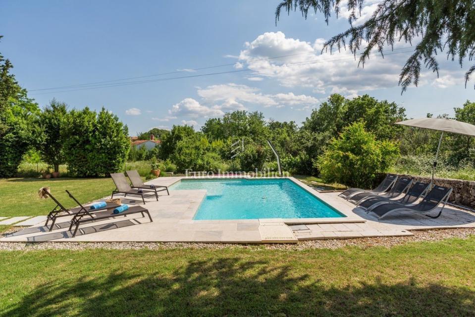 POREČ OKOLICA Kamnita vila z bazenom