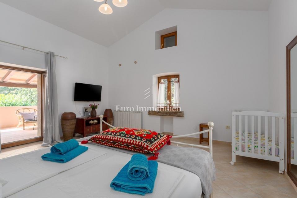 POREČ OKOLICA Kamnita vila z bazenom