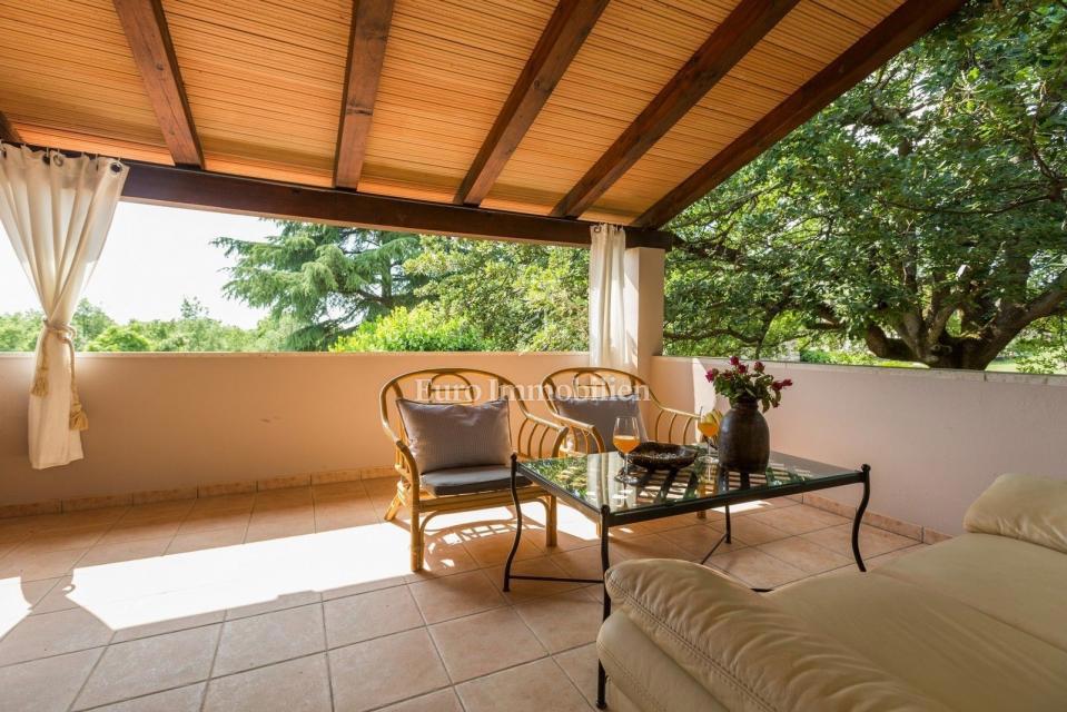 POREČ OKOLICA Kamnita vila z bazenom