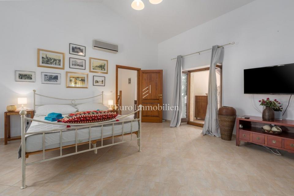 POREČ OKOLICA Kamnita vila z bazenom