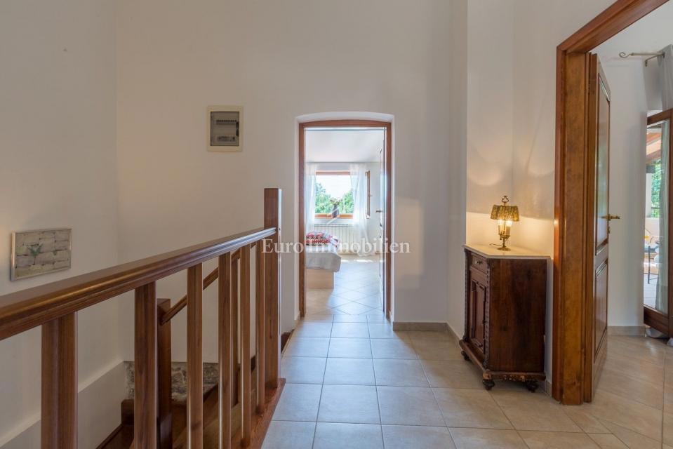 POREČ OKOLICA Kamnita vila z bazenom
