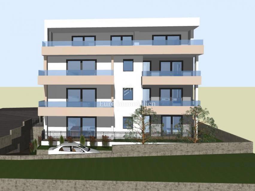 Makarska - prostorno stanovanje v urbani vili