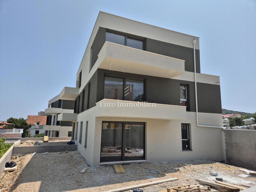 Murter - apartmaji s pogledom na morje, blizu plaže
