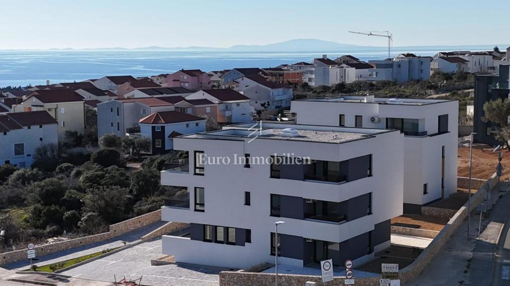 Novalja - novogradnja, prvo nadstropje, pogled na morje