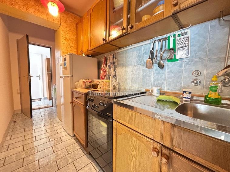 Novalja - apartma z veliko teraso, blizu plaže