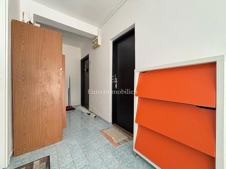Novalja - apartma z veliko teraso, blizu plaže