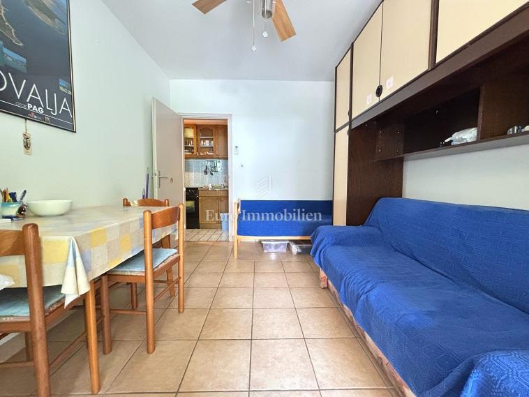 Novalja - apartma z veliko teraso, blizu plaže
