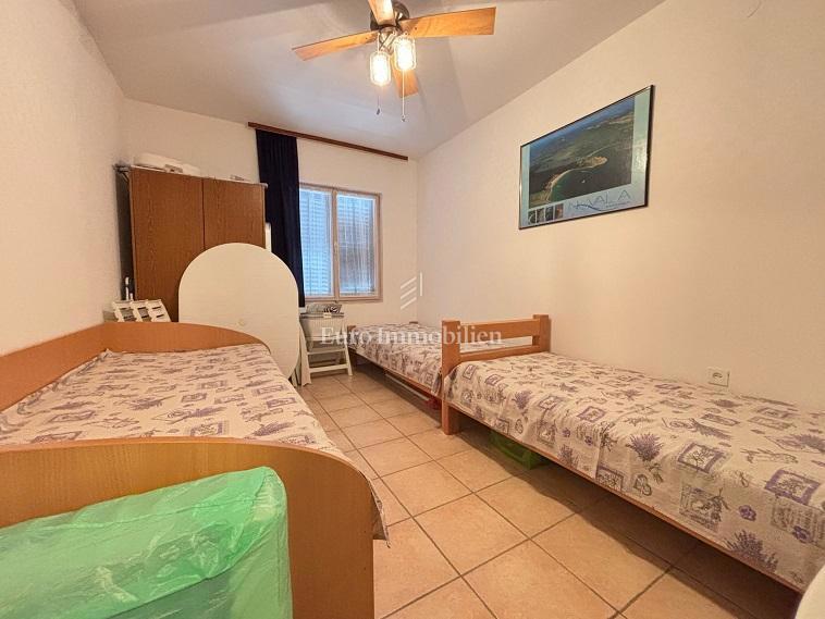Novalja - apartma z veliko teraso, blizu plaže