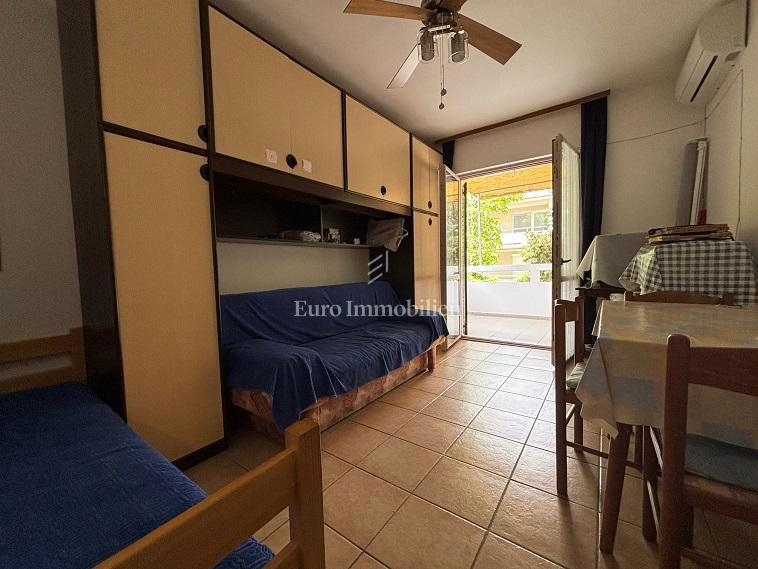 Novalja - apartma z veliko teraso, blizu plaže