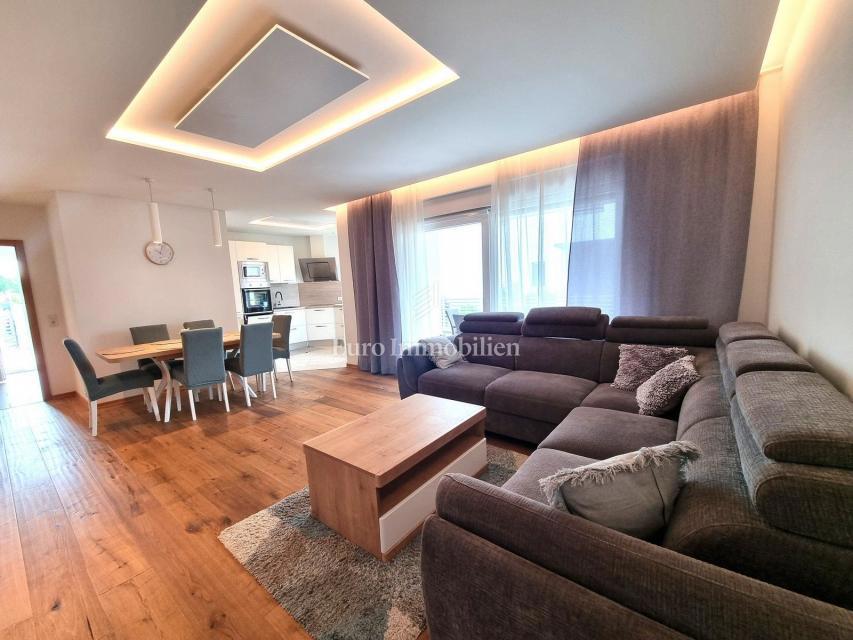 Poreč - enodružinska hiša z bazenom, 2 km od morja