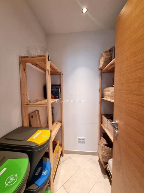 Poreč - enodružinska hiša z bazenom, 2 km od morja