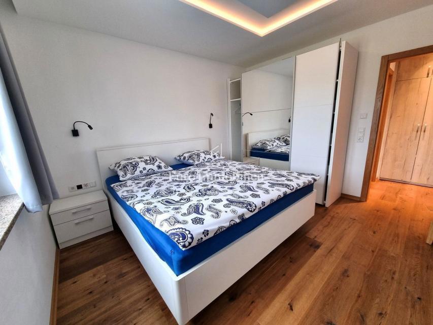 Poreč - enodružinska hiša z bazenom, 2 km od morja
