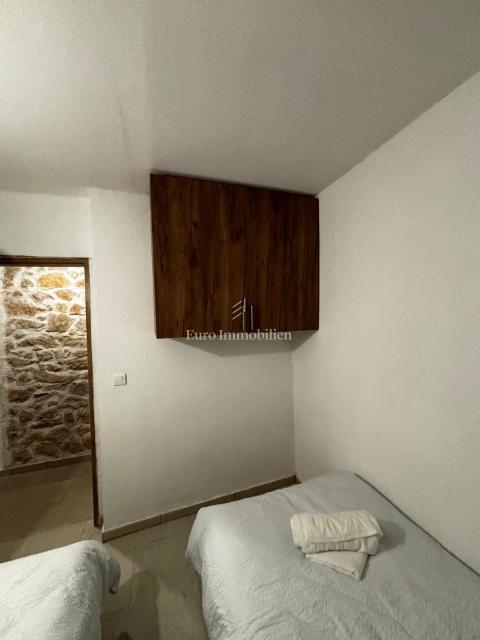 Vrsi, Zadar - prenovljena enonadstropna hiša