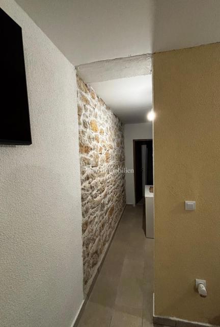 Vrsi, Zadar - prenovljena enonadstropna hiša