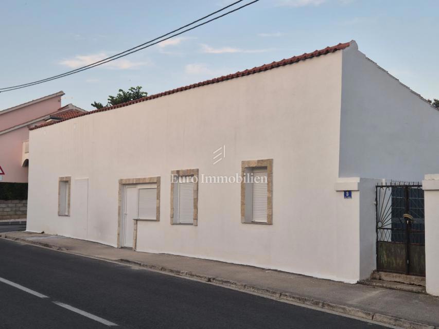 Vrsi, Zadar - prenovljena enonadstropna hiša
