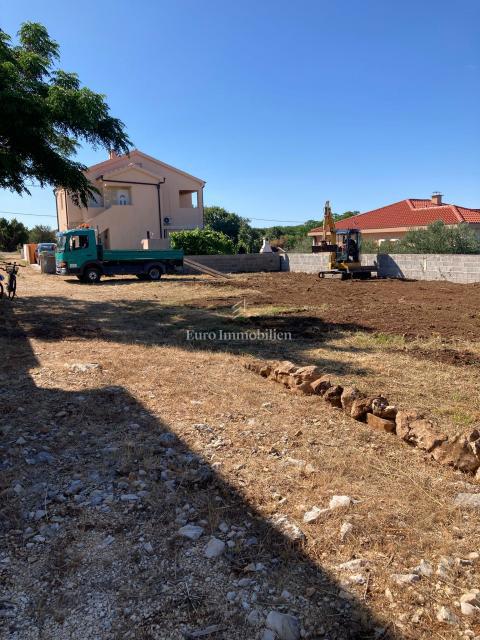 Vrsi - gradbeno zemljišče, 300m od morja