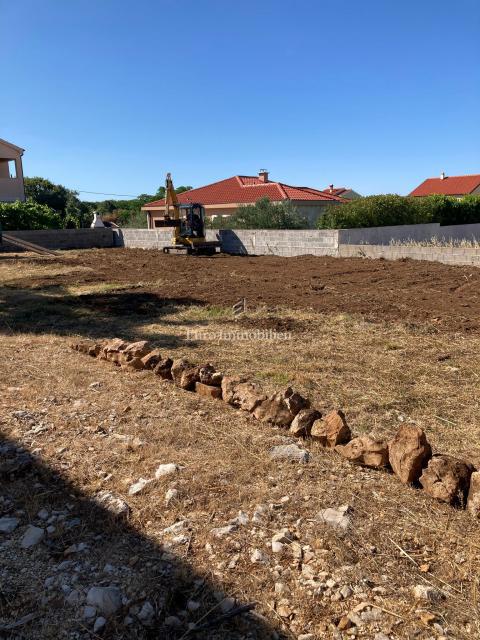 Vrsi - gradbeno zemljišče, 300m od morja