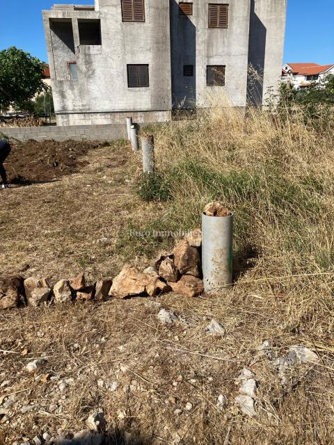 Vrsi - gradbeno zemljišče, 300m od morja