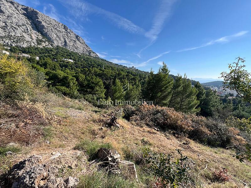 Makarska - gradbeno zemljišče za stanovanjsko uporabo