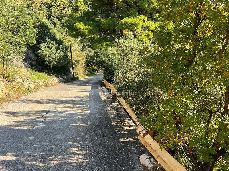 Makarska - gradbeno zemljišče za stanovanjsko uporabo
