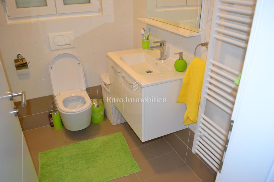 Pag, Stanovanje v pritličju, le 50 metrov od morja