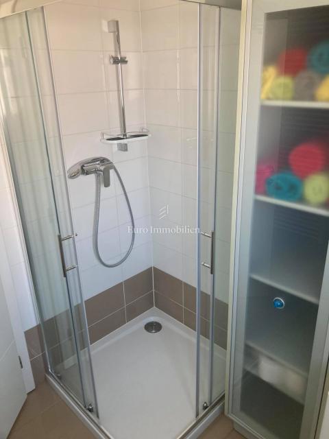 Pag, Stanovanje v pritličju, le 50 metrov od morja