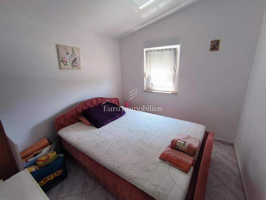 Stanovanje z Veliko Teraso in Pogledom na Otoke