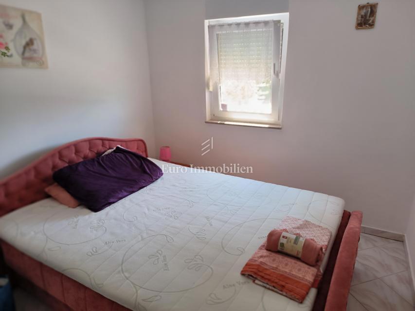 Stanovanje z Veliko Teraso in Pogledom na Otoke