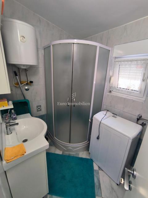 Stanovanje z Veliko Teraso in Pogledom na Otoke