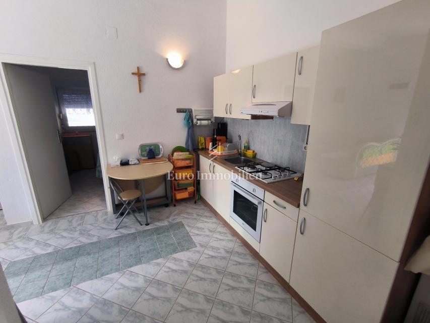 Stanovanje z Veliko Teraso in Pogledom na Otoke