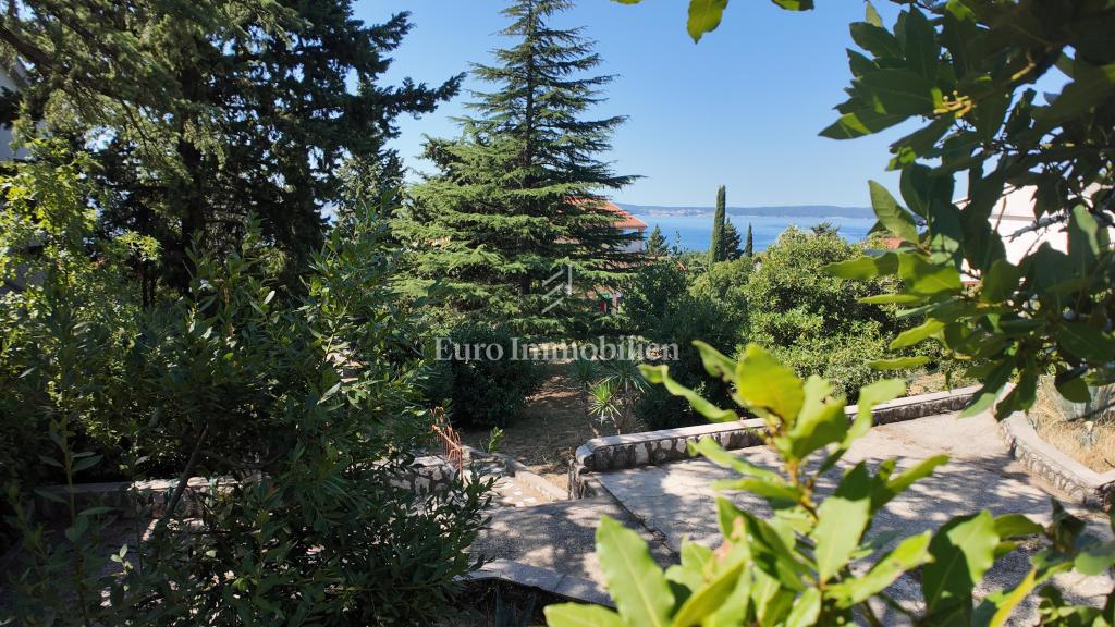 Novi Vinodolski, Hiša blizu morja